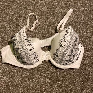 Victoria’s Secret bra NWOT lace vintage 34B